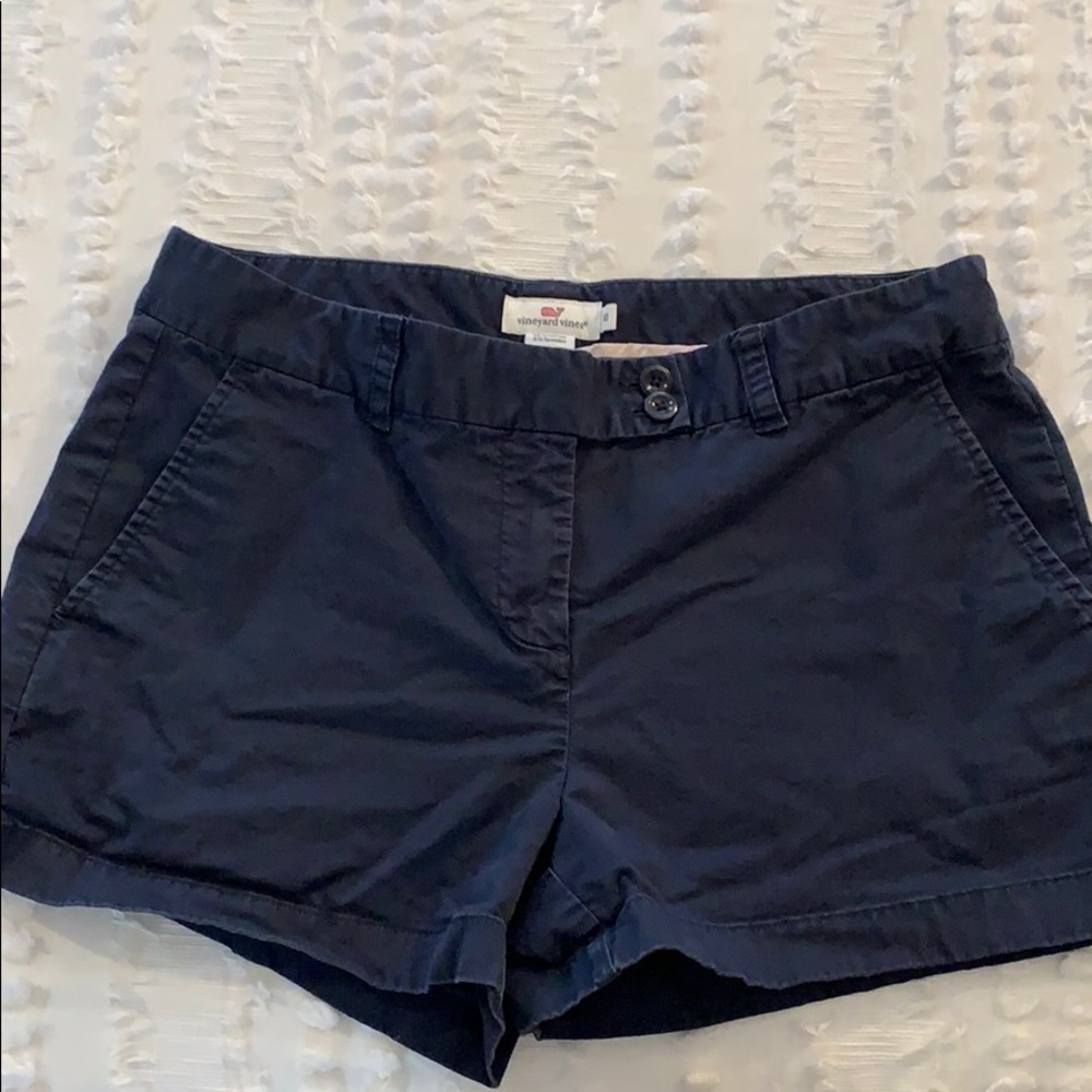 Vineyard vines navy shorts